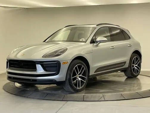 2022 Porsche Macan  AWD photo