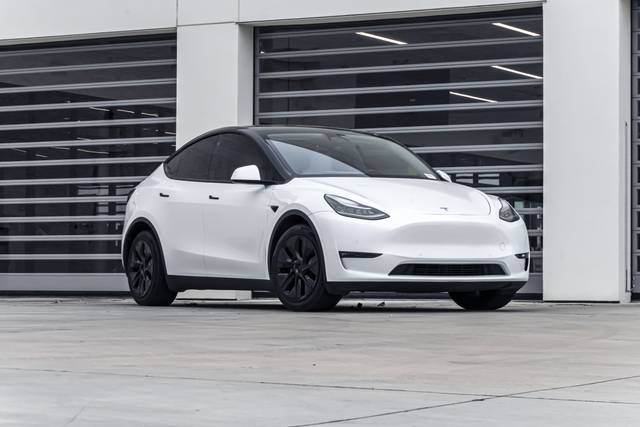 2021 Tesla Model Y Long Range AWD photo
