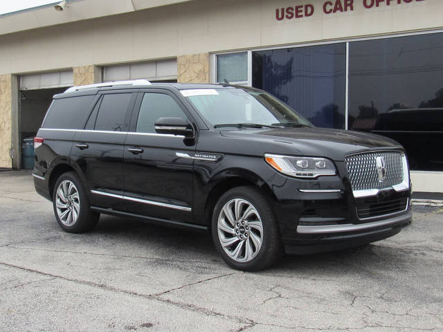 2022 Lincoln Navigator Reserve 4WD photo