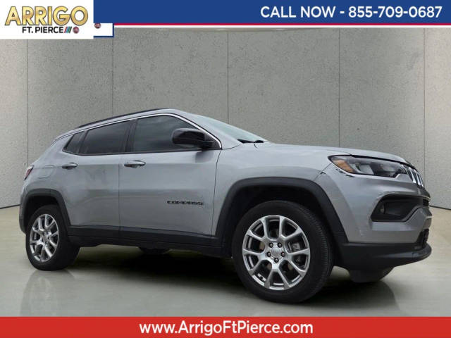 2022 Jeep Compass Latitude Lux 4WD photo