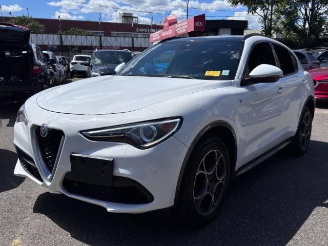 2022 Alfa Romeo Stelvio Ti AWD photo