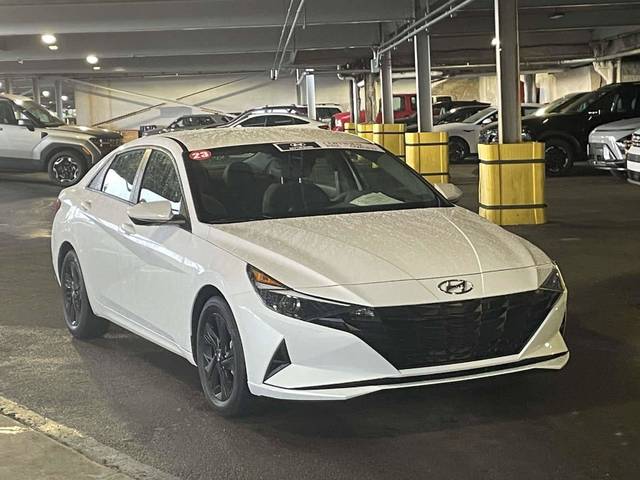 2023 Hyundai Elantra SEL FWD photo