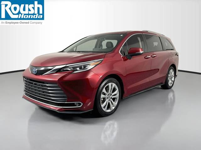 2022 Toyota Sienna Platinum FWD photo