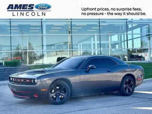 2015 Dodge Challenger SXT RWD photo