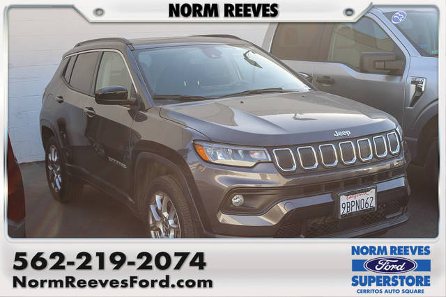 2022 Jeep Compass Latitude Lux 4WD photo