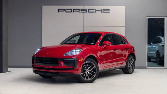 2022 Porsche Macan  AWD photo