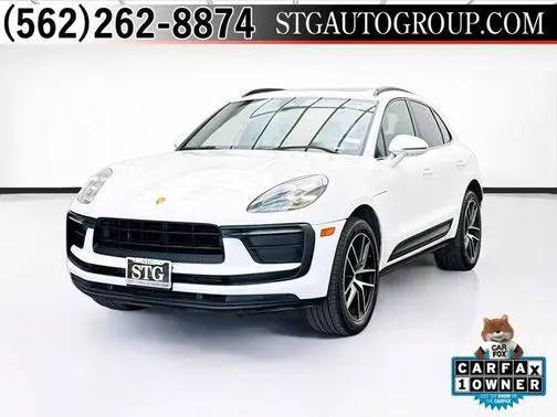 2022 Porsche Macan AWD photo