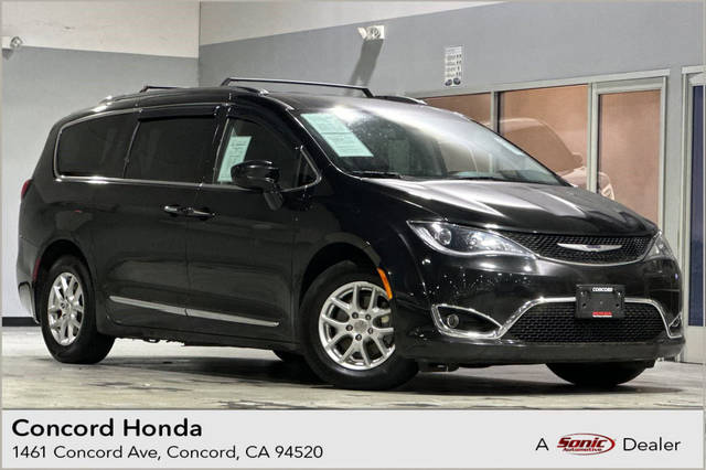 2020 Chrysler Pacifica Minivan Touring L FWD photo