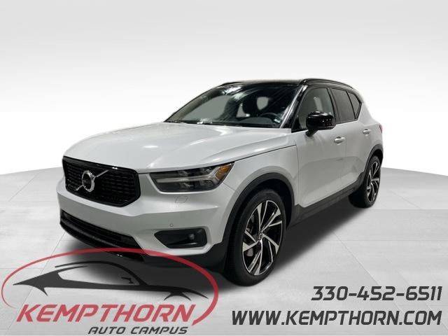 2022 Volvo XC40 R-Design AWD photo