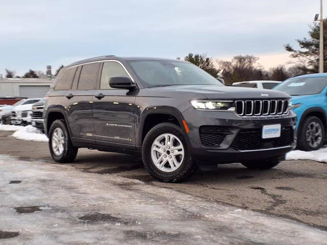 2022 Jeep Grand Cherokee Laredo 4WD photo