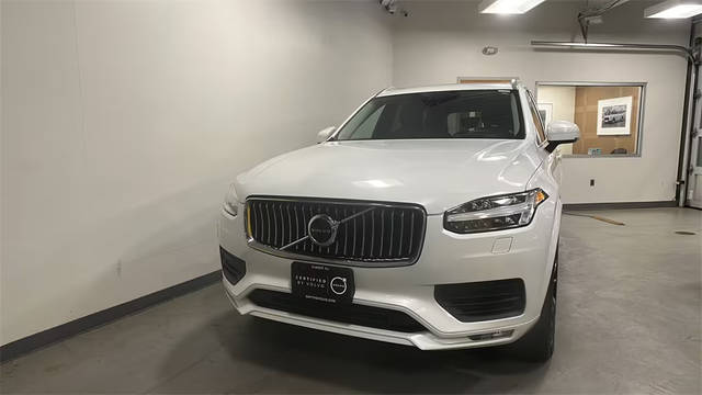 2022 Volvo XC90 Momentum AWD photo