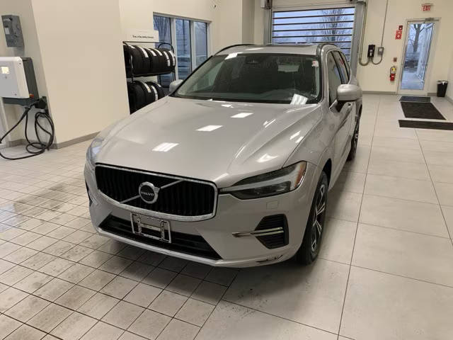 2022 Volvo XC60 Momentum AWD photo