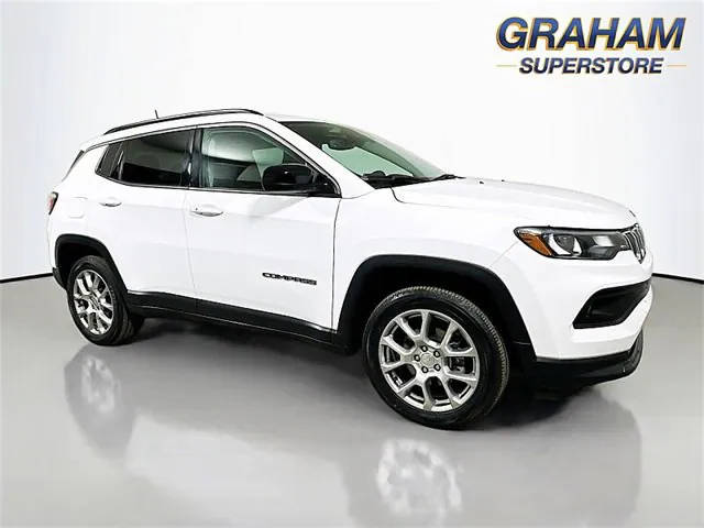 2022 Jeep Compass Latitude Lux 4WD photo