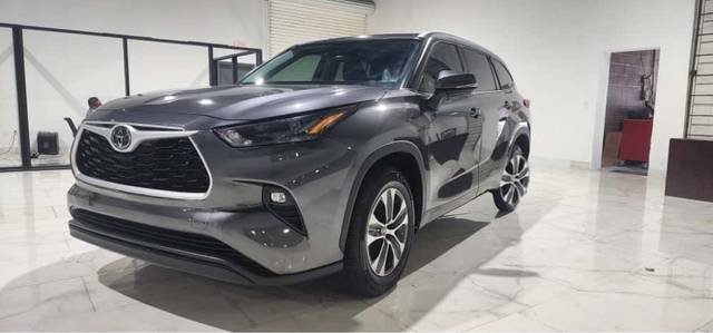 2022 Toyota Highlander XLE FWD photo