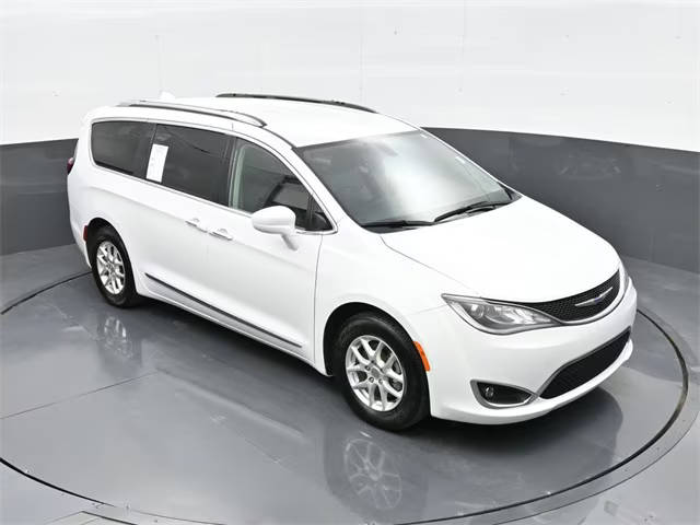 2020 Chrysler Pacifica Minivan Touring L FWD photo