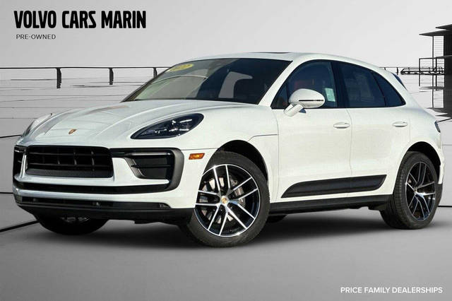 2022 Porsche Macan  AWD photo