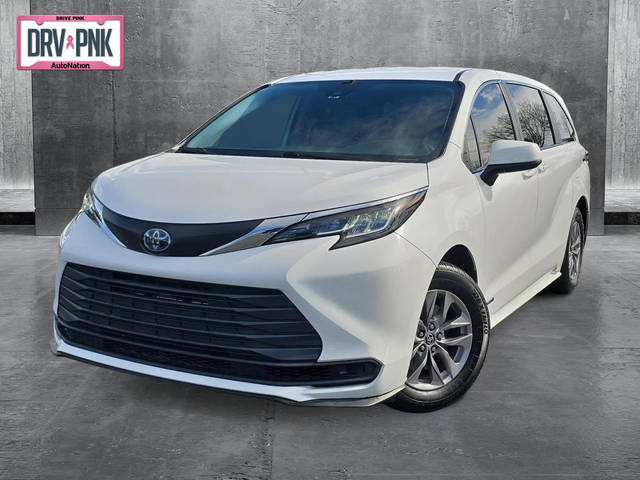 2021 Toyota Sienna LE FWD photo