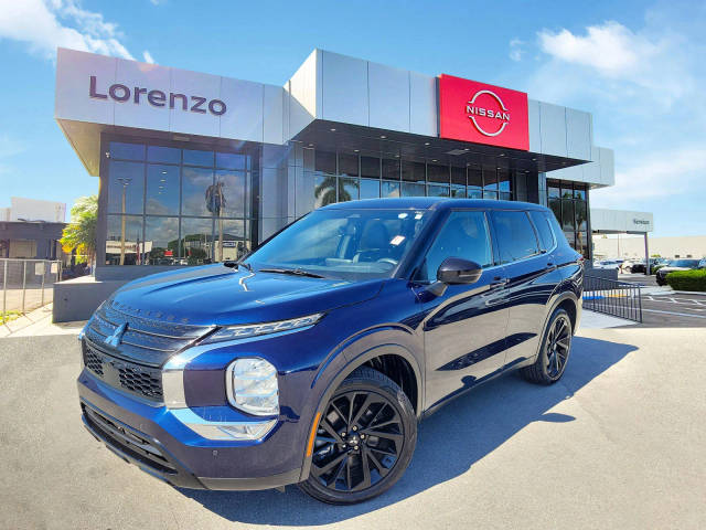 2022 Mitsubishi Outlander Black Edition FWD photo