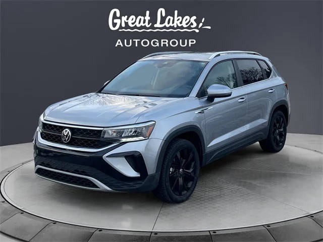 2022 Volkswagen Taos SE AWD photo
