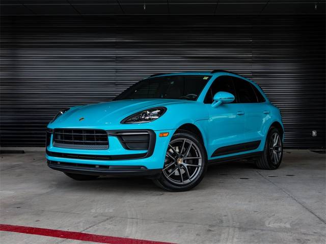 2022 Porsche Macan  AWD photo