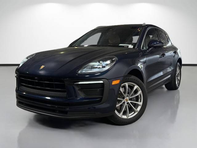 2022 Porsche Macan  AWD photo
