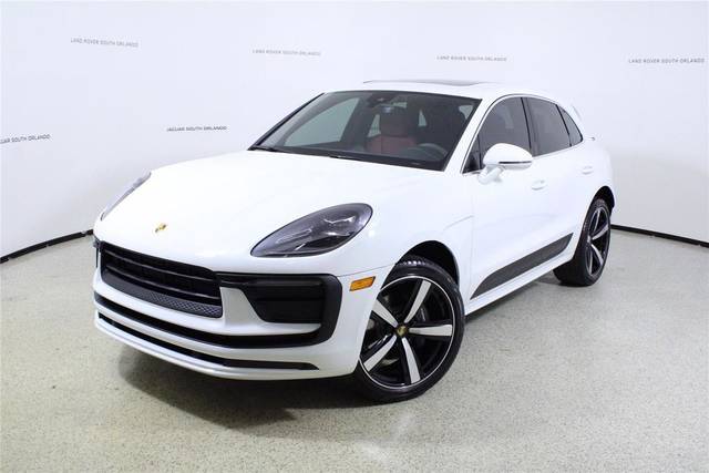 2022 Porsche Macan  AWD photo
