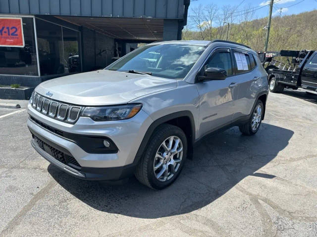 2022 Jeep Compass Latitude Lux 4WD photo