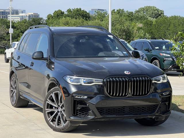 2022 BMW X7 M50i AWD photo