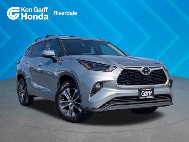 2022 Toyota Highlander XLE AWD photo