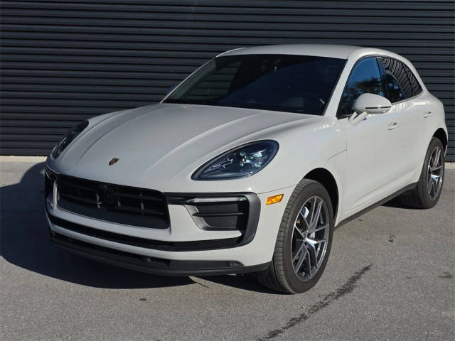 2022 Porsche Macan  AWD photo