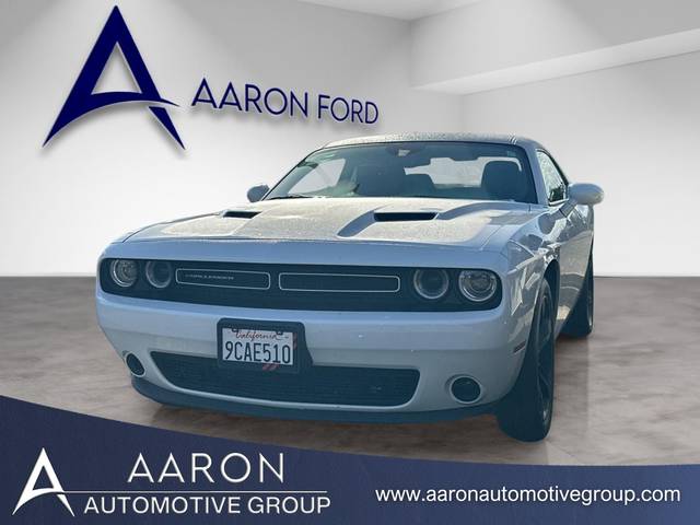 2022 Dodge Challenger SXT RWD photo