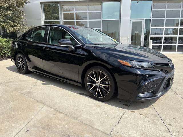 2022 Toyota Camry Hybrid SE FWD photo