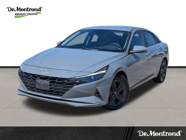 2022 Hyundai Elantra SEL FWD photo