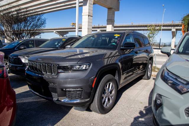 2022 Jeep Grand Cherokee L Limited RWD photo