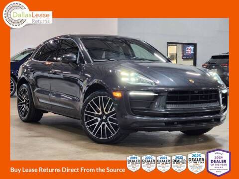 2022 Porsche Macan  AWD photo