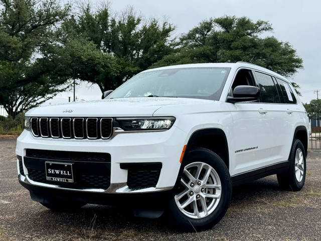 2022 Jeep Grand Cherokee L Laredo 4WD photo