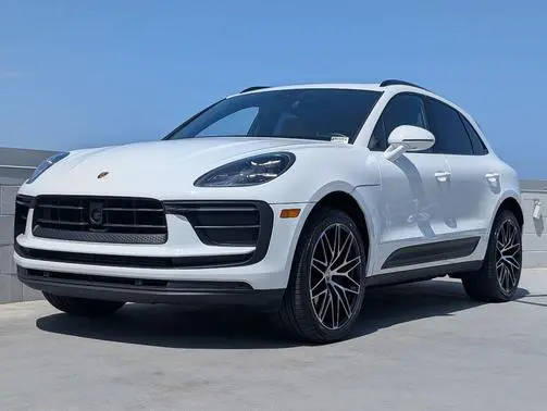 2022 Porsche Macan  AWD photo