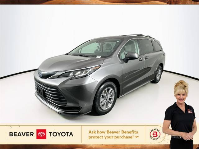 2022 Toyota Sienna LE FWD photo