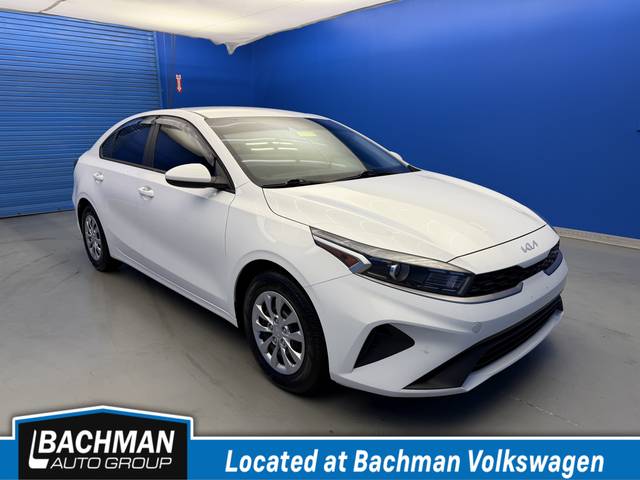 2022 Kia Forte FE FWD photo