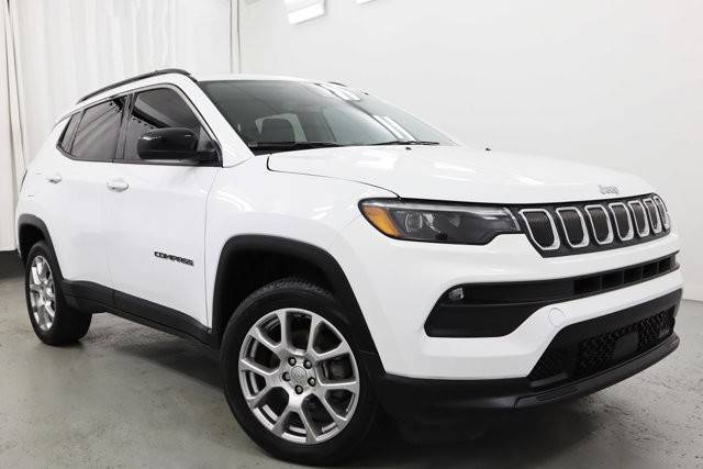 2022 Jeep Compass Latitude Lux 4WD photo