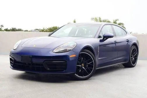 2022 Porsche Panamera 4 AWD photo