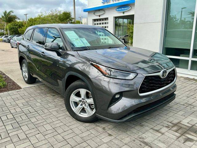 2022 Toyota Highlander LE FWD photo