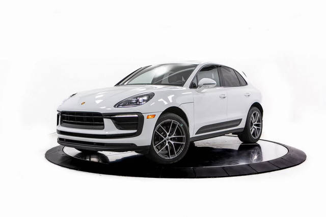 2022 Porsche Macan  AWD photo