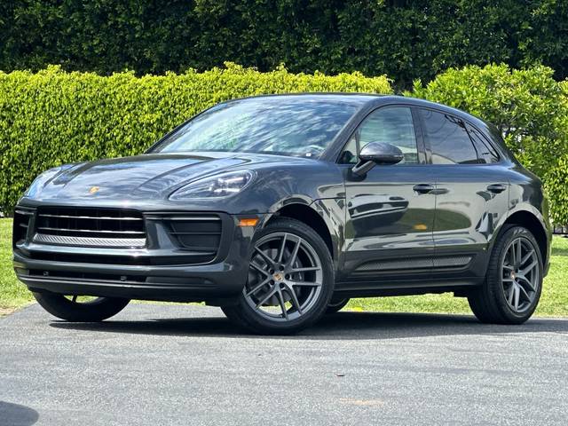 2022 Porsche Macan AWD photo