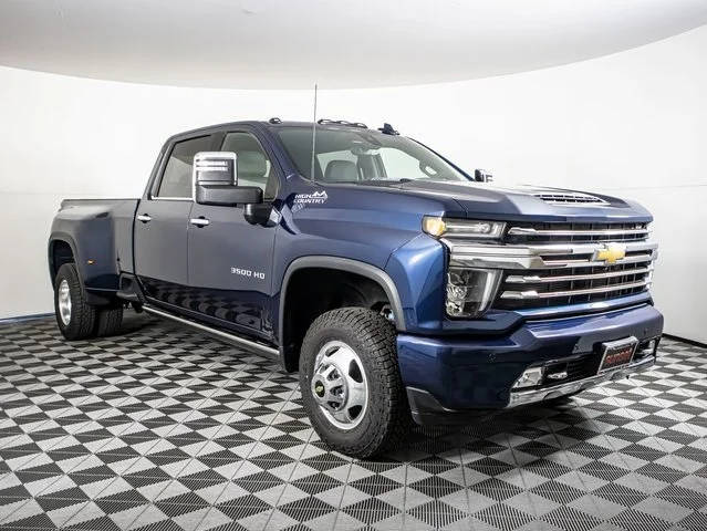 2022 Chevrolet Silverado 3500HD High Country 4WD photo