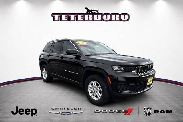 2022 Jeep Grand Cherokee Laredo 4WD photo