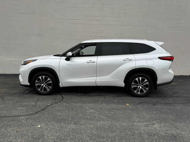 2022 Toyota Highlander XLE AWD photo