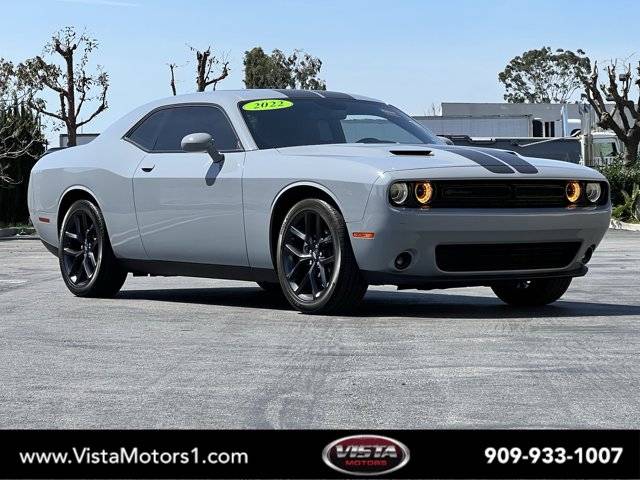 2022 Dodge Challenger SXT RWD photo
