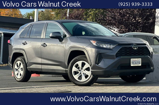 2022 Toyota RAV4 LE FWD photo