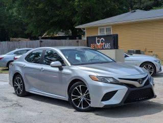 2020 Toyota Camry SE FWD photo